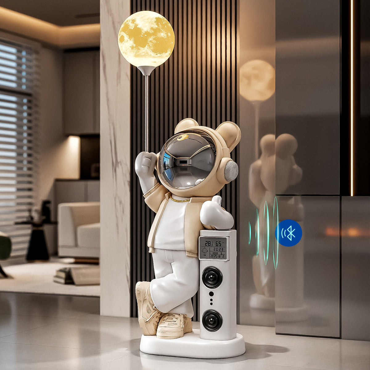 Astronaut spaceman figurine speaker
